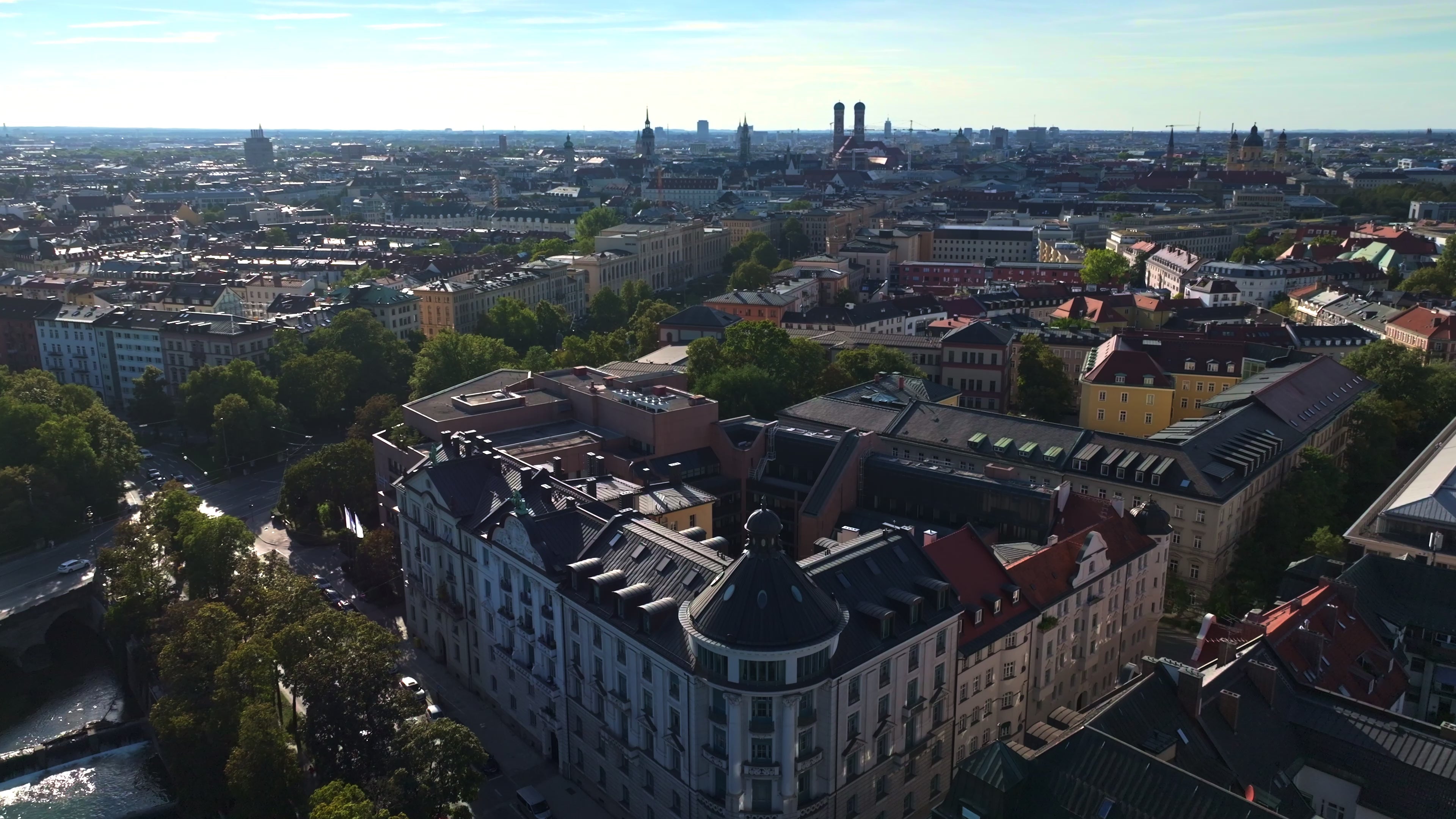 Aerial view o the Maxmonument prominently at the center of Maximilianstraße.